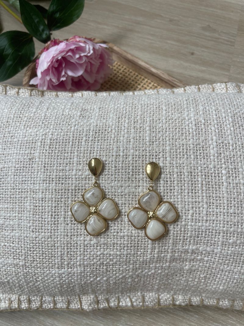 Boucles d'oreilles fleur blanc nacré