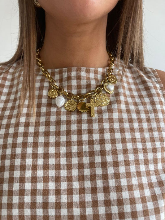 Collier avec breloques