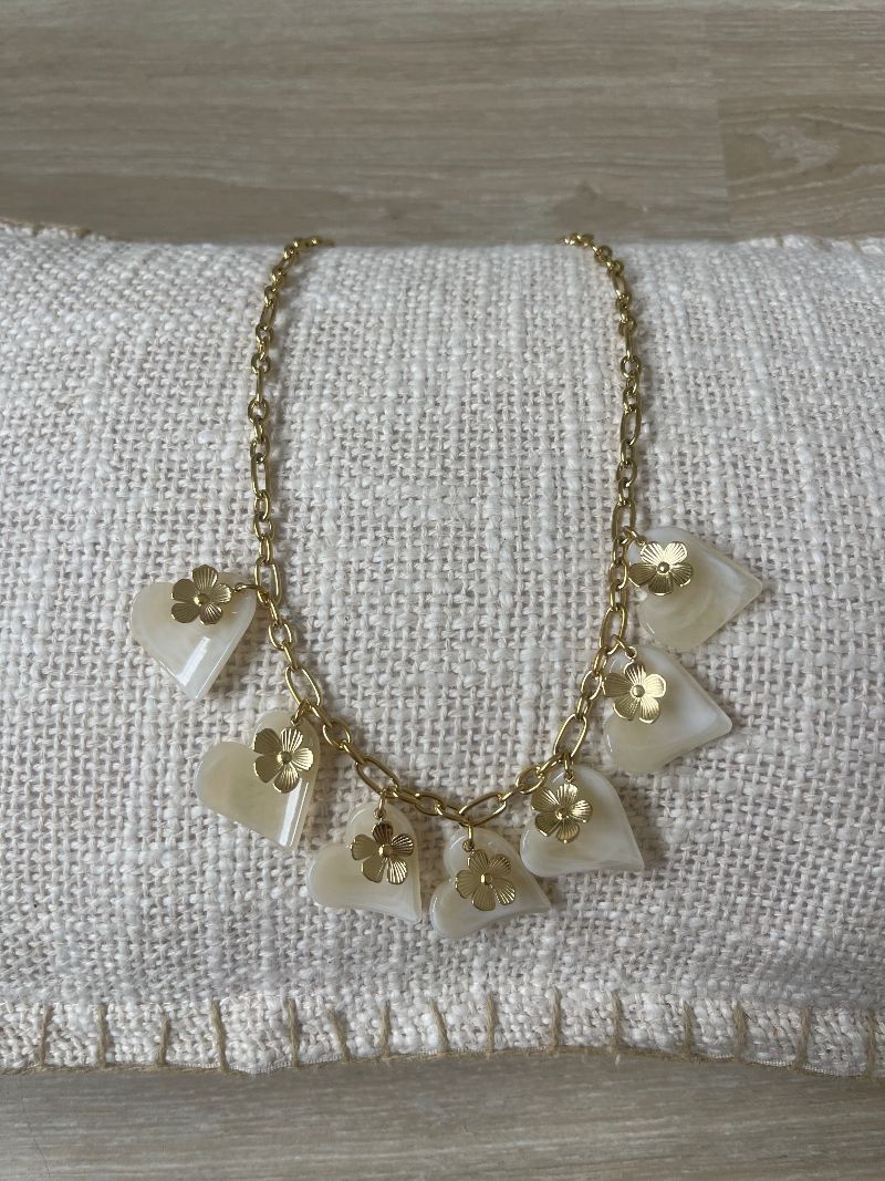 Collier cœurs blancs