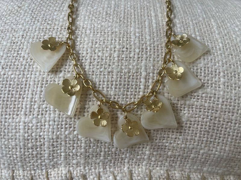 Collier cœurs blancs