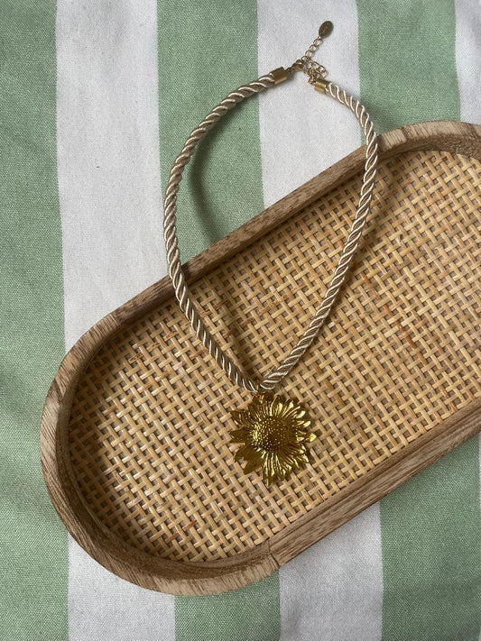 Collier fleur cordon soie