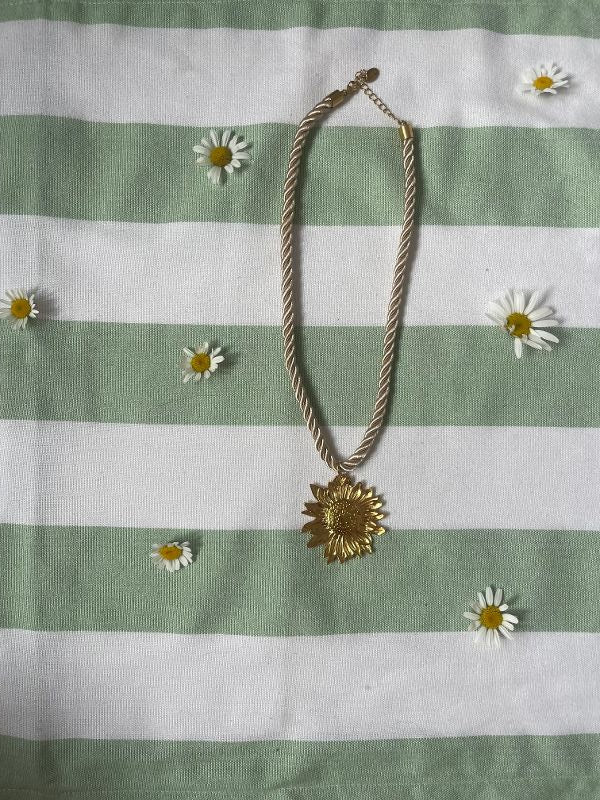 Collier fleur cordon soie